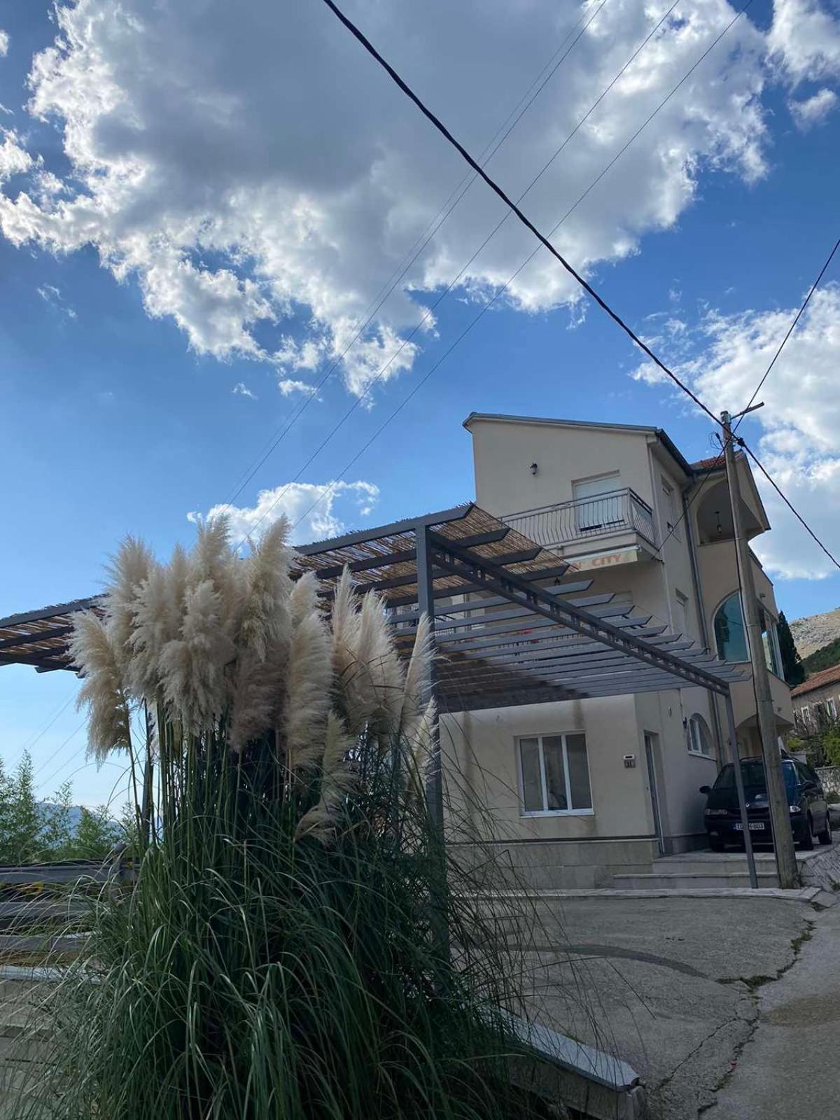 Sun City Apartments Τρέμπινιε Εξωτερικό φωτογραφία